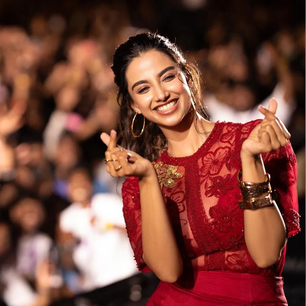 Cinama News” వరుస సినిమాలతో మీనాక్షిచౌదరి..