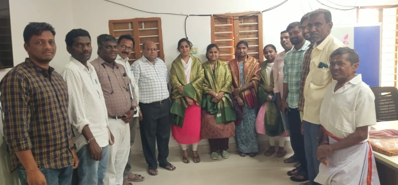 Karimnagar news” మహిళా ఉద్యోగులను సన్మానించిన త‌హ‌సిల్దార్ భాస్కర్…