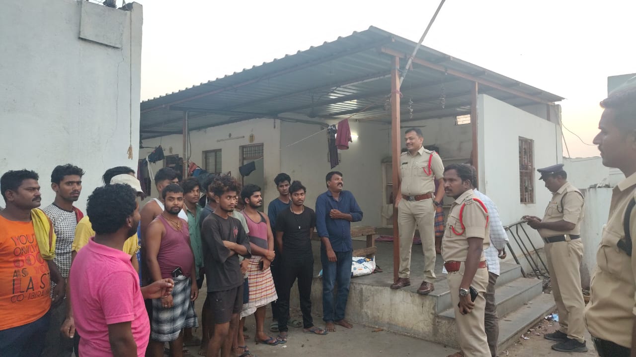 LocalNews” చట్ట వ్యతిరేక కార్యక్రమాలకు పాల్పడితే కఠిన చర్యలు :  సిఐ వెంకట్…