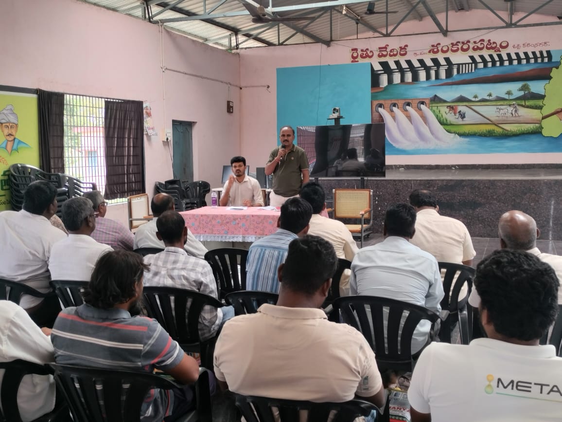 Fertilizer” పీవోఎస్  మిషన్‌ ద్వారానే విక్రయాలు జరగాలి: డీలర్లకు ఏడీఏ శ్రీధర్ సూచనలు