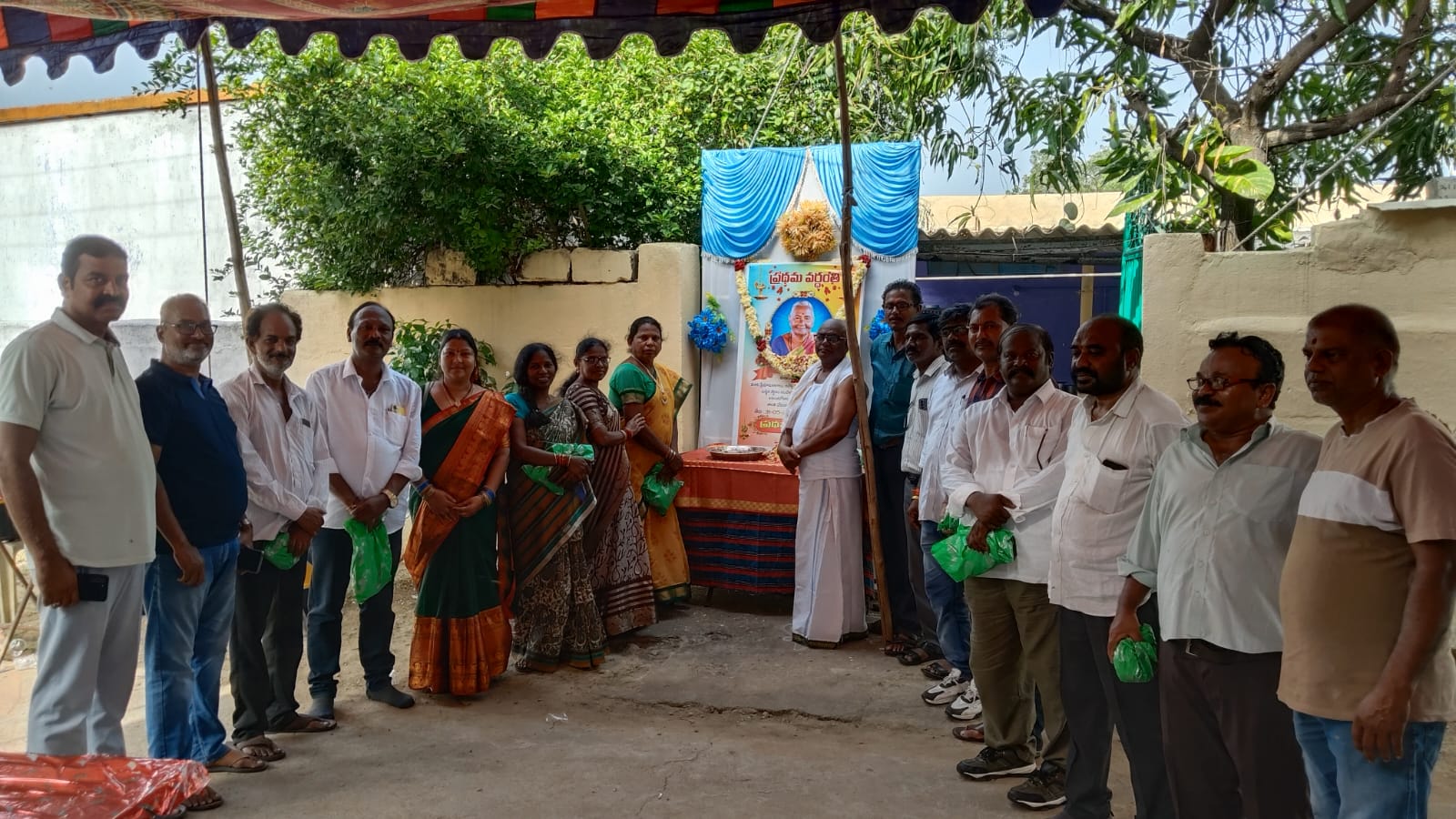 Manchiryal News”మిత్రుడి తల్లికి బాల్య మిత్రుల ఘన నివాళి – ప్రథమ వర్ధంతి సందర్భంగా స్నేహానికి జీవం పోసిన సంఘటన