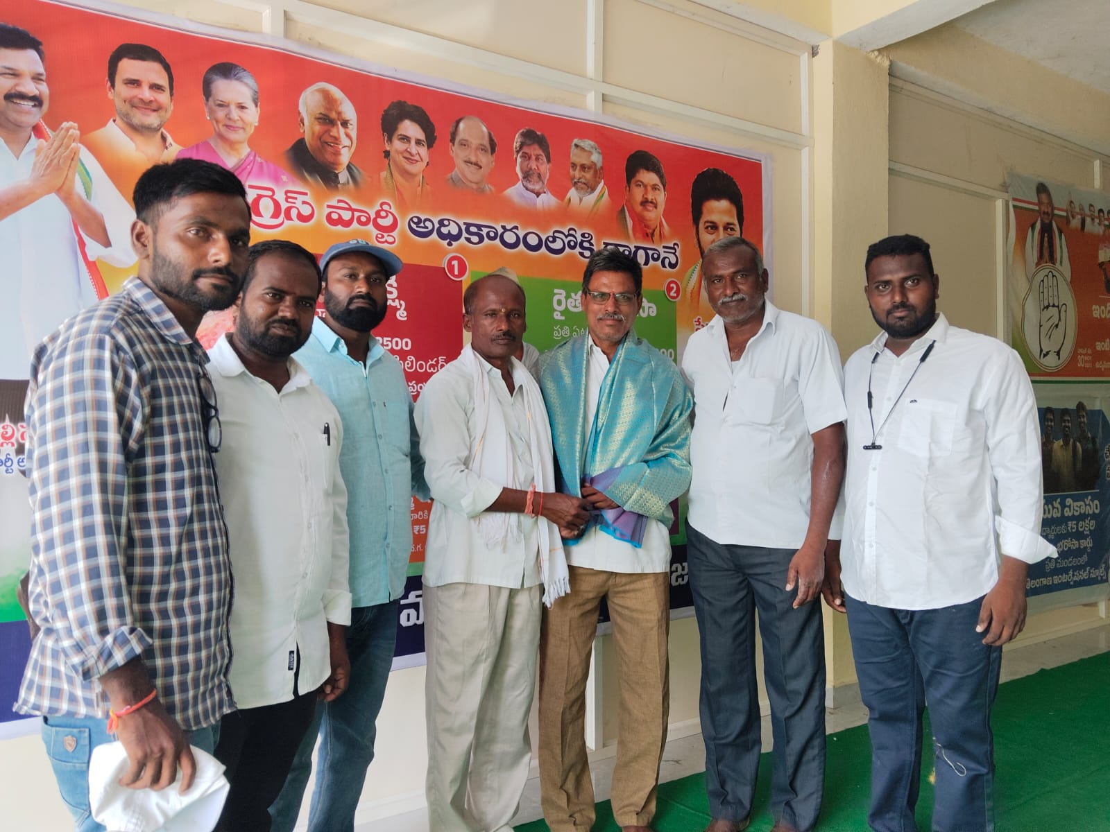 Shankarapatnam News” శ్రీ మత్స్య గిరింద్ర స్వామి దేవస్థానం చైర్మన్ రాజిరెడ్డిని ఘనంగా సన్మానించిన మాజీ సర్పంచ్