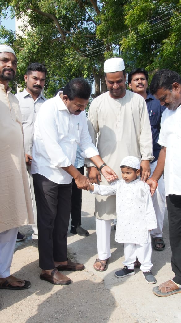 Bakrid Celebrations” త్యాగానికి ప్రతీక బక్రీద్ – మానకొండూర్ ఈద్గాలో ఎమ్మెల్యే డా. కవ్వంపల్లి ప్రత్యేక ప్రార్థన