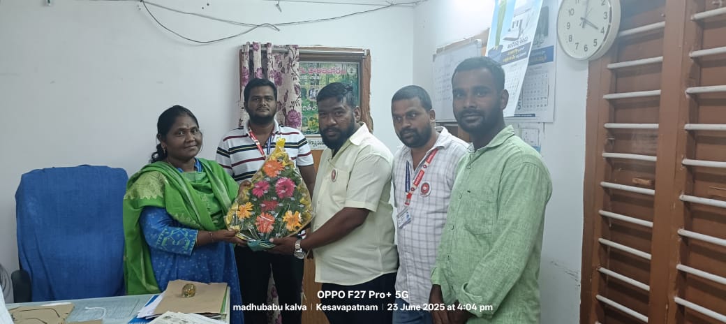 shankarapatnam” తహసీల్దార్ సురేఖను మర్యాదపూర్వకంగా కలిసిన సోషల్ జస్టిస్ నేతలు