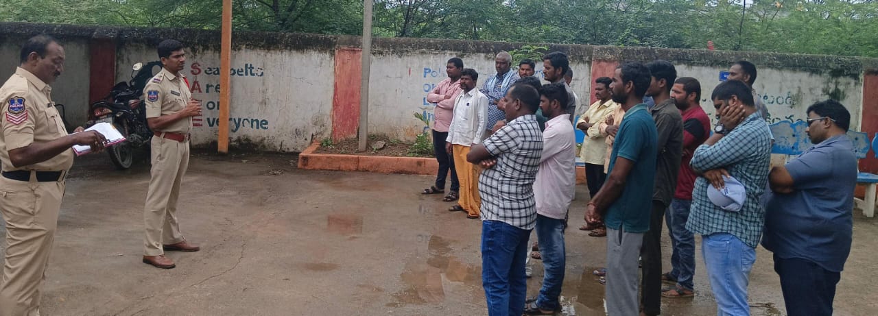 kesavapatnam si shekhar reddy” నేర జీవితాన్ని వదిలి సద్బుద్ధితో జీవించండి: రౌడీషీటర్లకు ఎస్సై శేఖర్ రెడ్డి హితవు