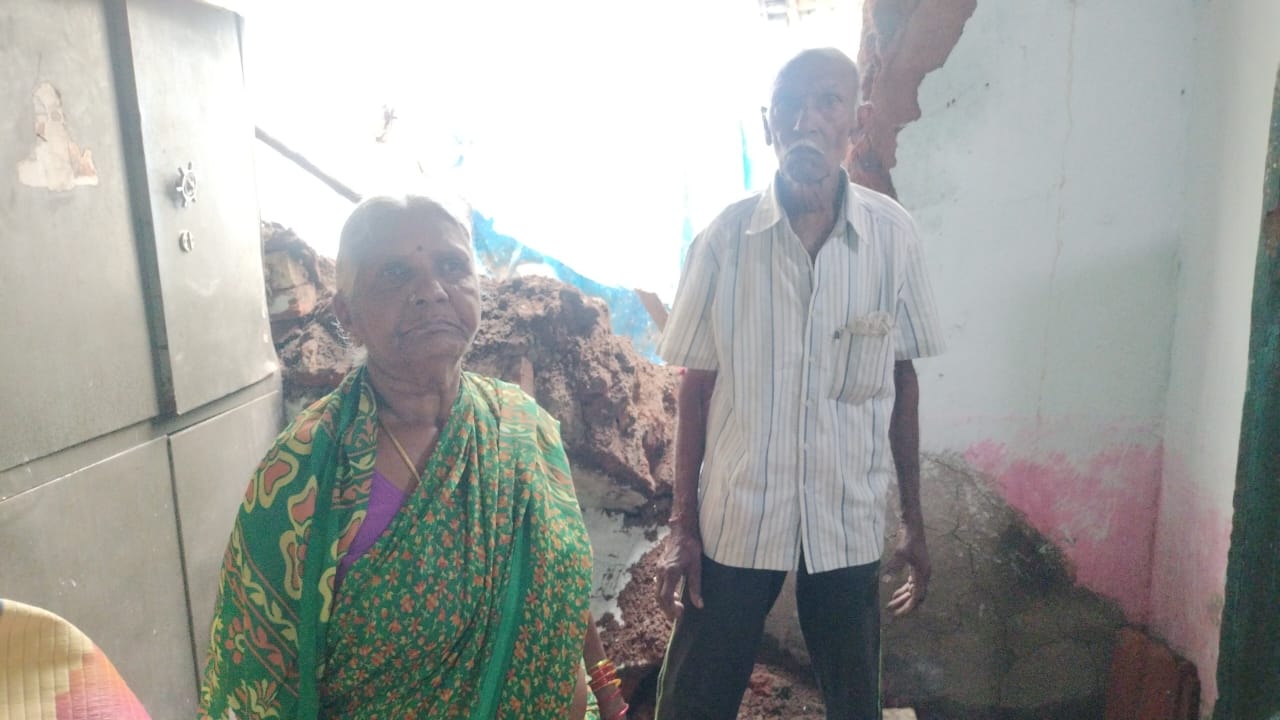 Molangur” మొలంగూర్ లో భారీ వర్షాలకు కూలిన ఇల్లు..