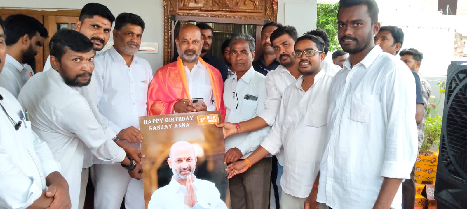 Bjp leaders” కేంద్ర మంత్రికి ముందస్తుగా జన్మదిన శుభాకాంక్షలు తెలిపిన బిజెపి నాయకులు