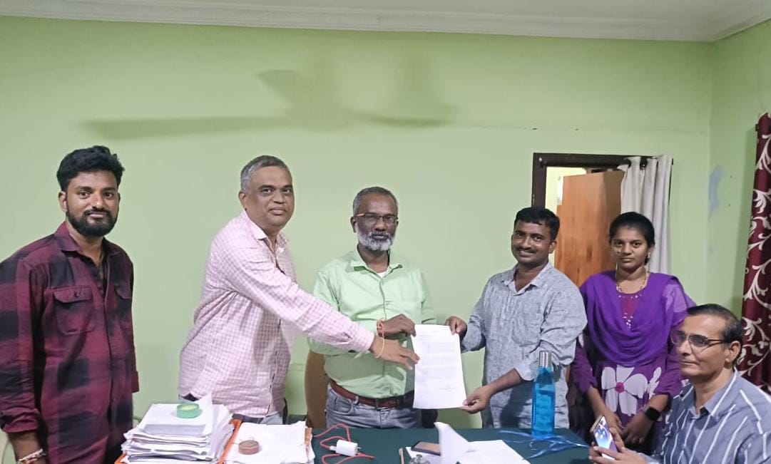 E panchayat”ఉద్యోగ భద్రత కల్పించాలని ఎంపీడీవోకు వినతి పత్రం సమర్పించిన ఈ-పంచాయతీ కంప్యూటర్ ఆపరేటర్లు