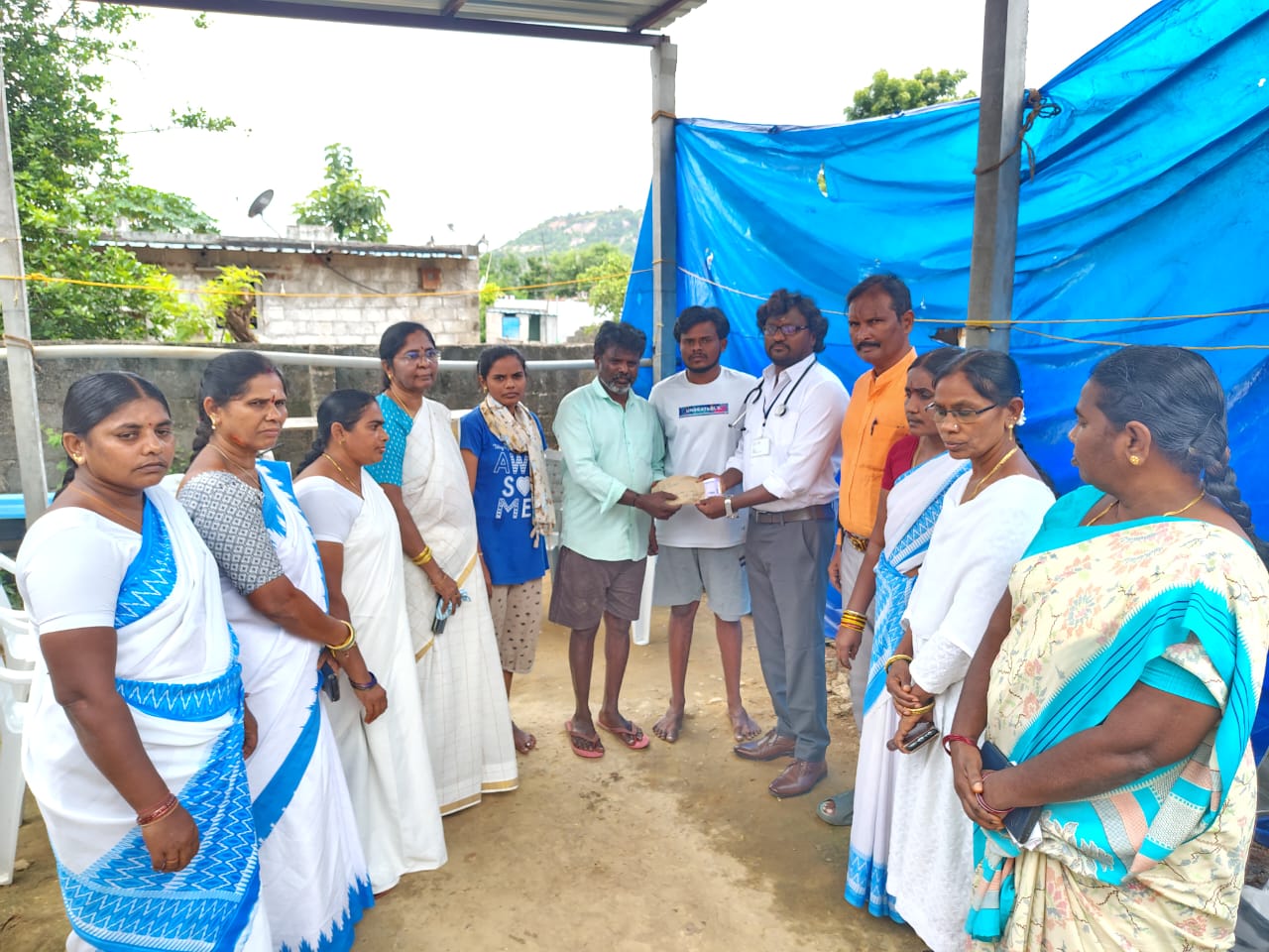 Health Team” భాగ్యలక్ష్మి కుటుంబానికి ఆర్థిక సహాయం అందించిన వైద్య బృందం