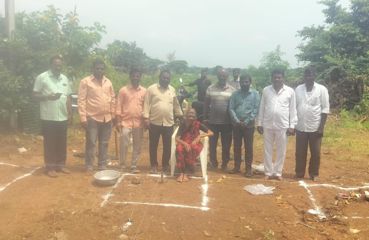 Indiramma illu” పేద బడుగులకు అండ కాంగ్రెస్ ప్రభుత్వం.. జిల్లా కార్యదర్శి తిరుపతి…