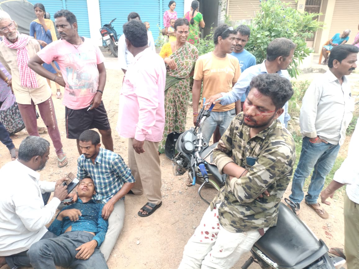 Bike Accident” రెండు ద్విచక్ర వాహనాలు డి ఇద్దరికీ గాయాలు..
