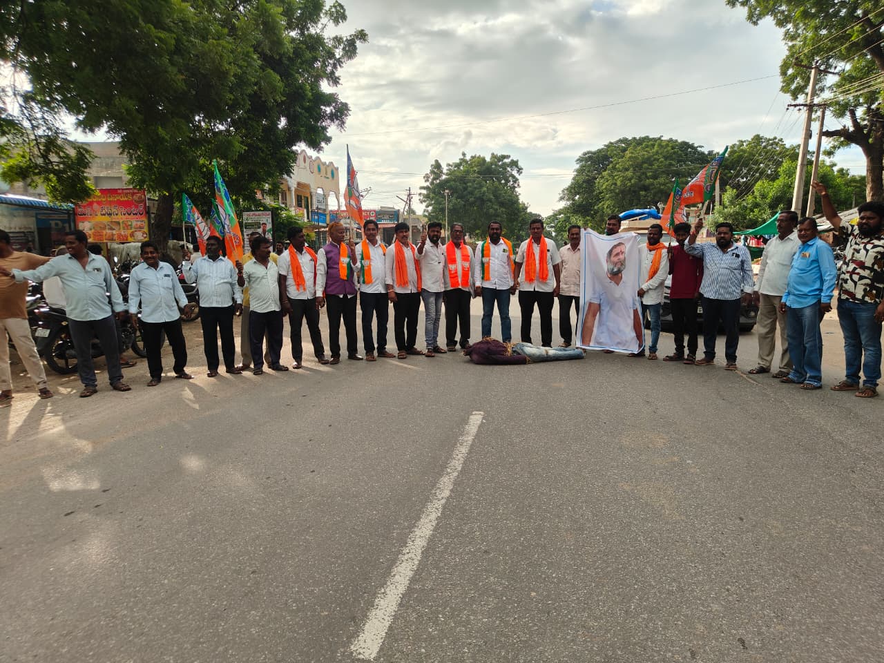 Bjp Protest” రాహుల్ గాంధీ వెంటనే క్షమాపణలు చెప్పాలి