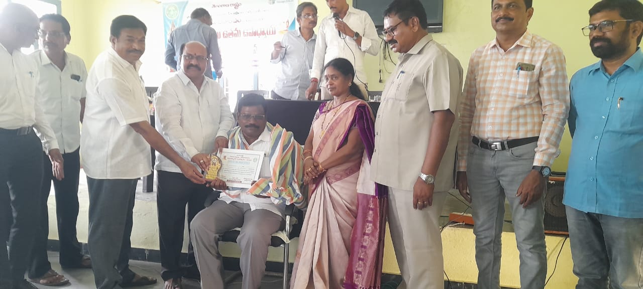 Uttama Upadhyayudu” ఉత్తమ ఉపాధ్యాయునిగా ప్రశంస పత్రం అందుకున్న నారాయణ…