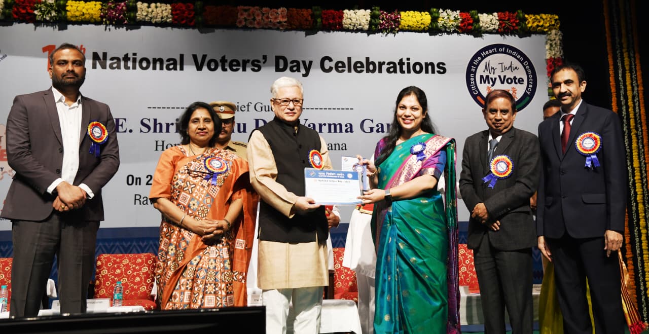 Karimnagar collector” కరీంనగర్ జిల్లాకు గర్వకారణం:ఉత్తమ ఎన్నికల అధికారిగా కలెక్టర్ పమేలా సత్పతికి రాష్ట్ర స్థాయి అవార్డు