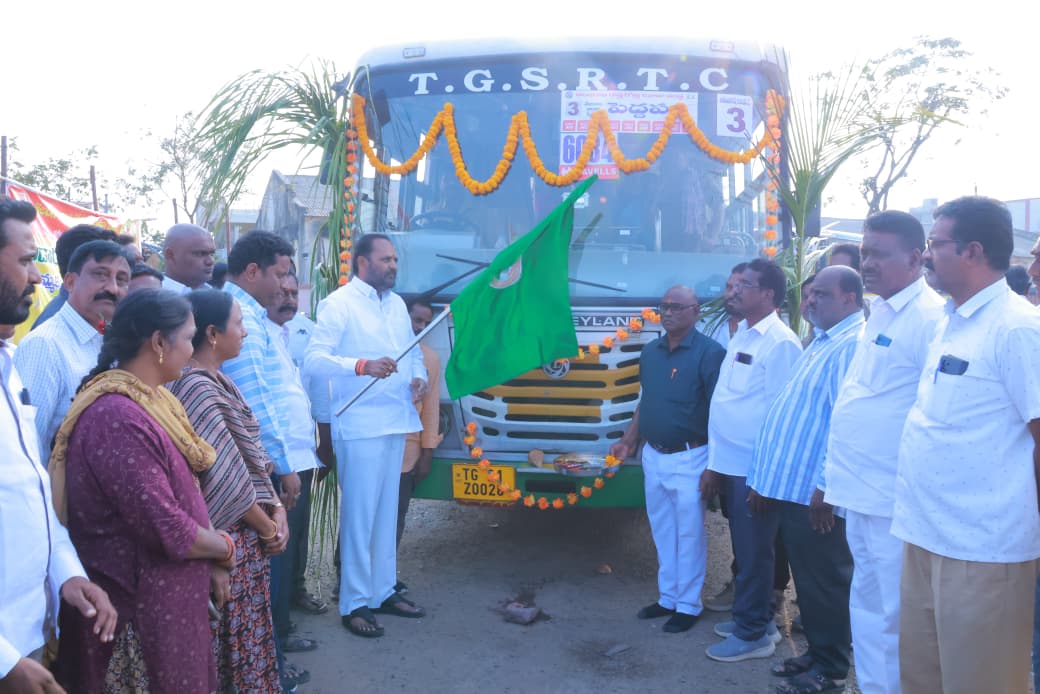 Medaram bus”మేడారం భక్తులకు శుభవార్త: పెద్దపల్లి నుండి 175 ప్రత్యేక బస్సులు.. ప్రారంభించిన ఎమ్మెల్యే విజయ రమణారావు