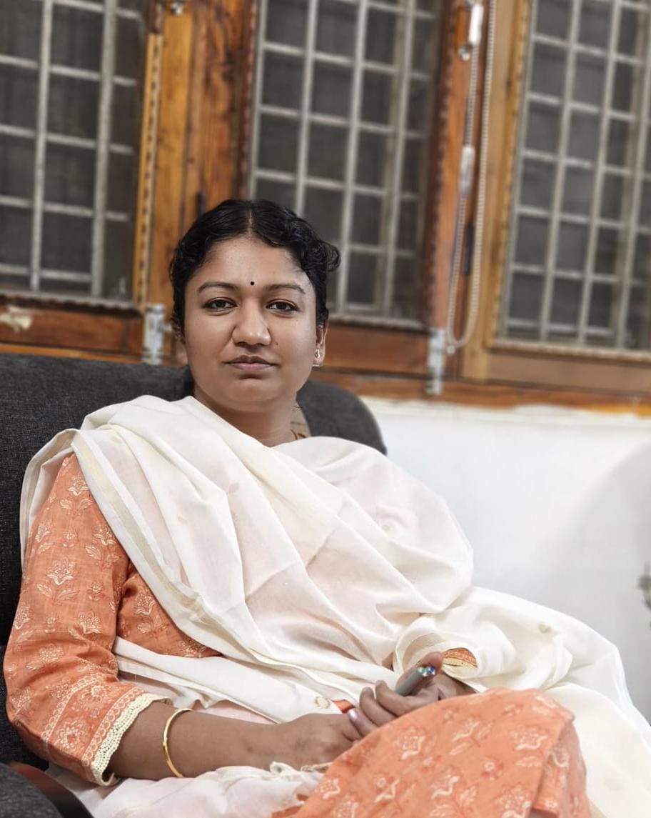 పరిపాలనలో తనదైన ముద్ర వేస్తున్న మన తెలంగాణ బిడ్డ.. ఐఏఎస్ అధికారిణి చిత్ర మిశ్రా ప్రస్థానం