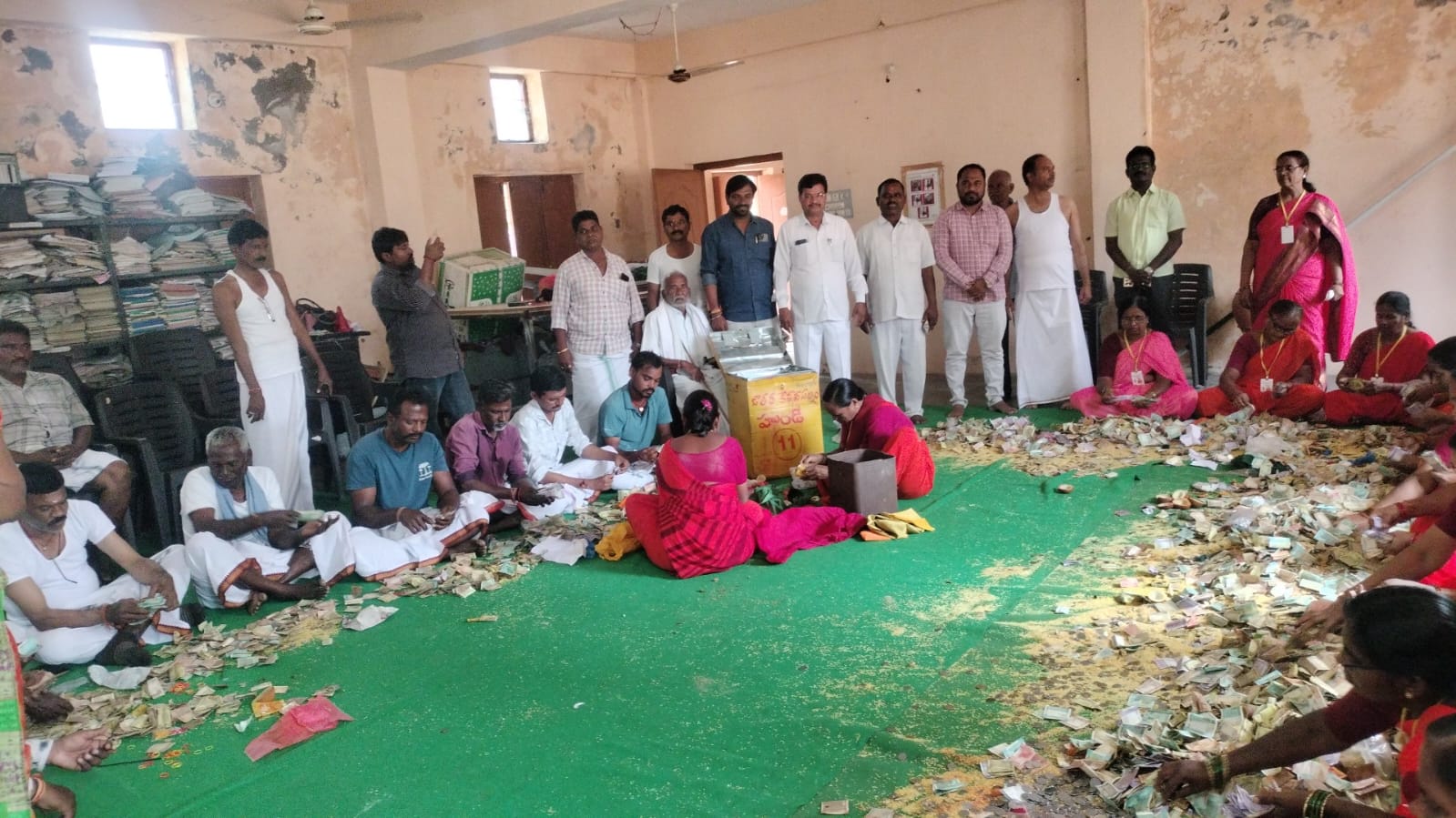 sammakka jatara”కేశవపట్నం మినీ మేడారం జాతర ఆదాయం రూ. 15.93 లక్షలు: హుండీ లెక్కింపు పూర్తి