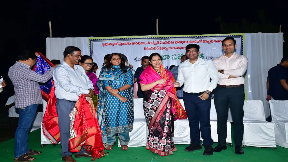 “కన్న ఊరు లాగే కరీంనగర్‌ను ఎప్పటికీ మర్చిపోలేను”: పూర్వ కలెక్టర్ పమేలా సత్పతి భావోద్వేగం