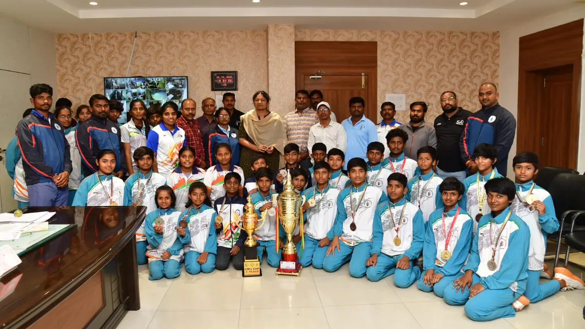 55 పతకాలతో రికార్డు..  కరీంనగర్ క్రీడాకారుల హవా: రాష్ట్రస్థాయిలో మూడో స్థానం..