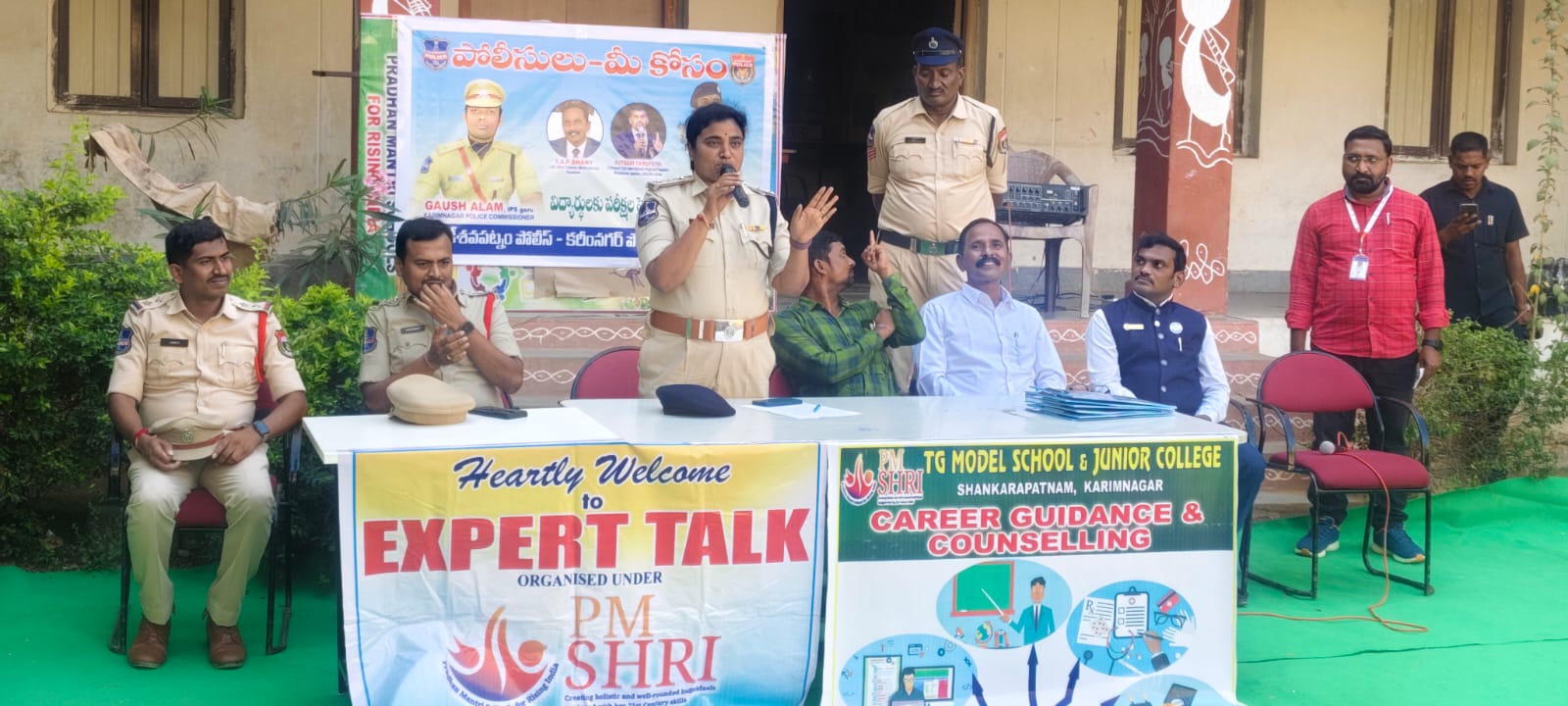 ఉన్నత చదువులే లక్ష్యంగా ముందుకు సాగాలి..ఏసీపీ మాధవి: